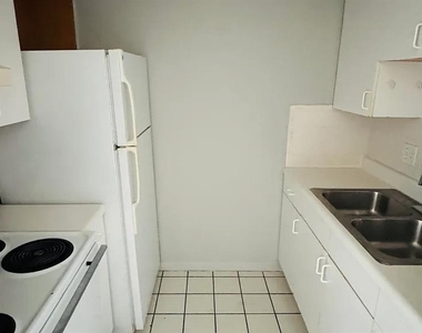2353 Shelley Street - Photo Thumbnail 4