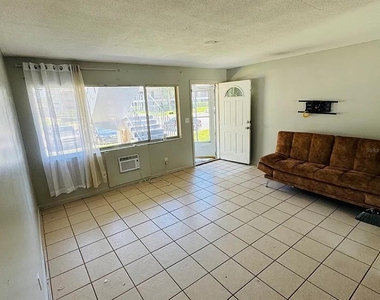 2353 Shelley Street - Photo Thumbnail 3