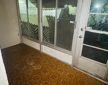 2353 Shelley Street - Photo Thumbnail 11