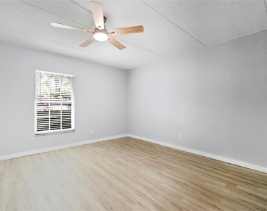 1125 83rd Avenue N - Photo Thumbnail 15