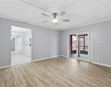 1125 83rd Avenue N - Photo Thumbnail 5