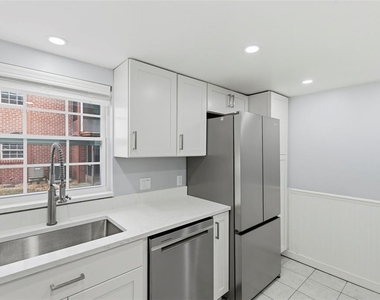 1125 83rd Avenue N - Photo Thumbnail 9