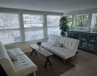 4165 13th Lane Ne - Photo Thumbnail 13