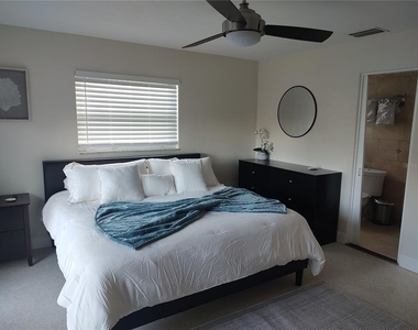 4165 13th Lane Ne - Photo Thumbnail 9
