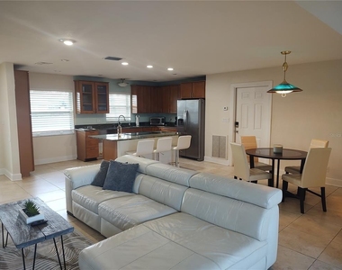 4165 13th Lane Ne - Photo Thumbnail 14
