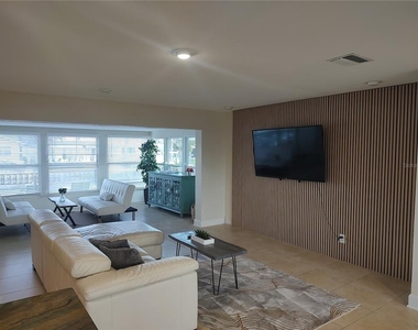 4165 13th Lane Ne - Photo Thumbnail 11