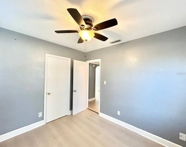 2720 Edwards Avenue S - Photo Thumbnail 9
