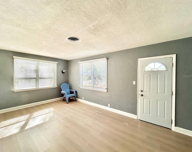 2720 Edwards Avenue S - Photo Thumbnail 4