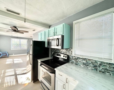 2720 Edwards Avenue S - Photo Thumbnail 7