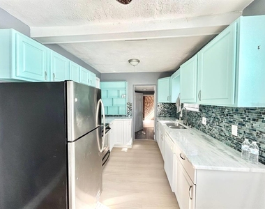 2720 Edwards Avenue S - Photo Thumbnail 6