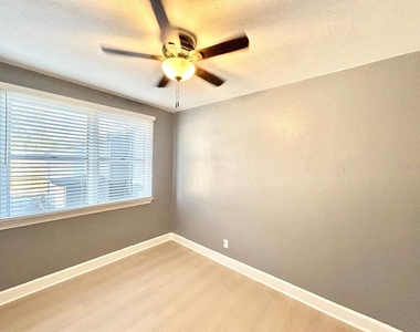 2720 Edwards Avenue S - Photo Thumbnail 8