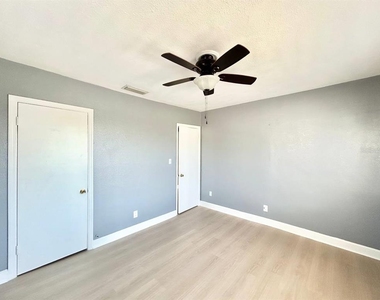 2720 Edwards Avenue S - Photo Thumbnail 13