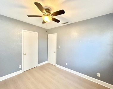 2720 Edwards Avenue S - Photo Thumbnail 11