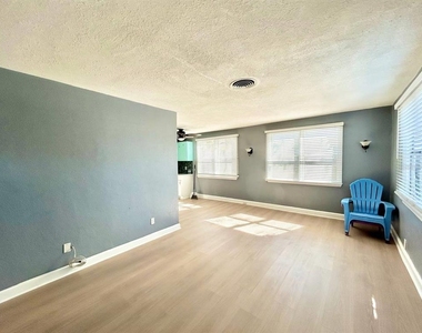2720 Edwards Avenue S - Photo Thumbnail 3