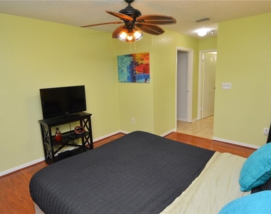 10265 Gandy Boulevard N - Photo Thumbnail 25