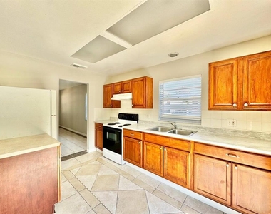629 Wildwood Way - Photo Thumbnail 6