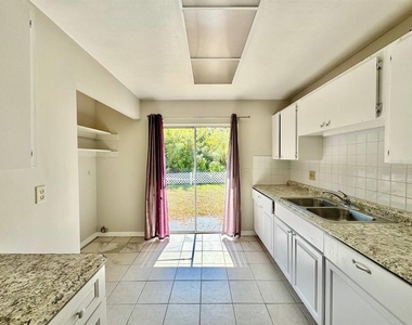 627 Wildwood Way - Photo Thumbnail 5