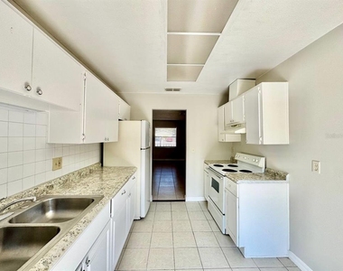 627 Wildwood Way - Photo Thumbnail 6