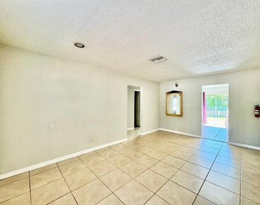 627 Wildwood Way - Photo Thumbnail 4