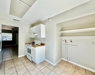 625 Wildwood Way - Photo Thumbnail 7