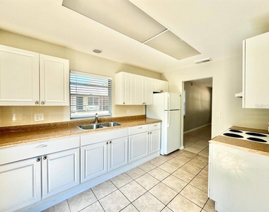 625 Wildwood Way - Photo Thumbnail 6