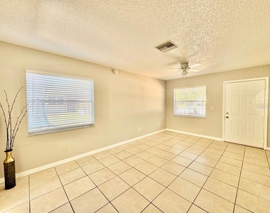 625 Wildwood Way - Photo Thumbnail 4