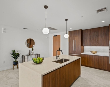 777 3rd Ave N - Photo Thumbnail 5
