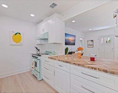 1579 Bayshore Boulevard - Photo Thumbnail 12