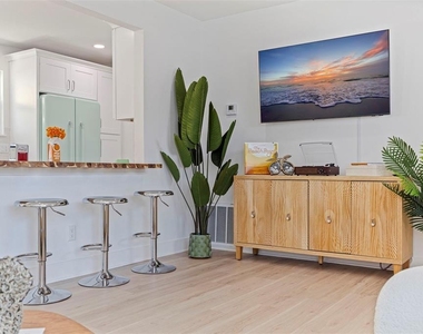 1579 Bayshore Boulevard - Photo Thumbnail 6