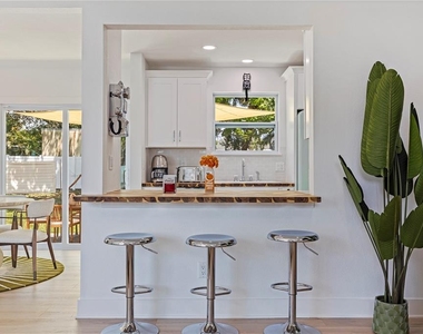 1579 Bayshore Boulevard - Photo Thumbnail 7