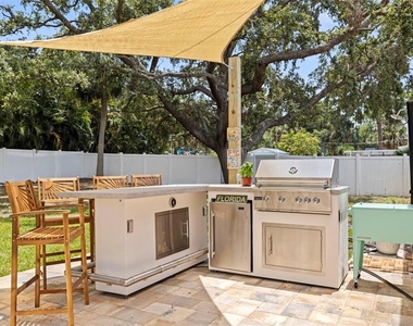 1579 Bayshore Boulevard - Photo Thumbnail 2