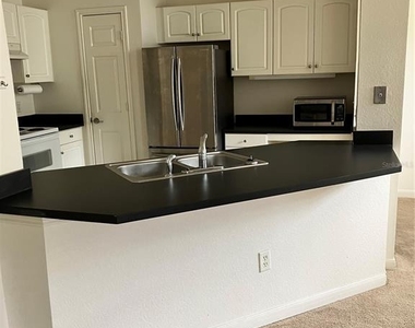 860 N Orange Avenue - Photo Thumbnail 8