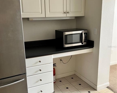 860 N Orange Avenue - Photo Thumbnail 4