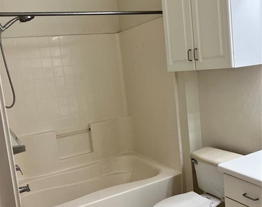 860 N Orange Avenue - Photo Thumbnail 12