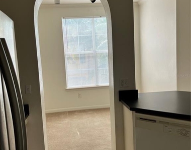 860 N Orange Avenue - Photo Thumbnail 2