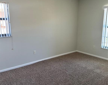 1795 S Lilac Circle - Photo Thumbnail 9