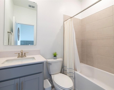 4507 Hillingdam Road - Photo Thumbnail 36