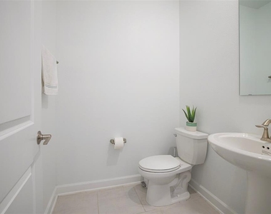 4507 Hillingdam Road - Photo Thumbnail 13
