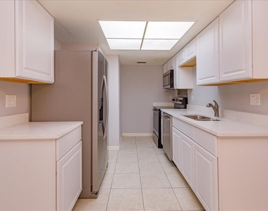 5013 Vineland Road - Photo Thumbnail 5