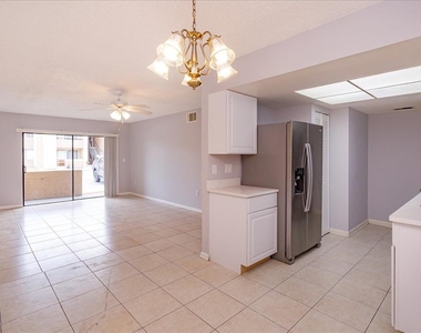 5013 Vineland Road - Photo Thumbnail 7