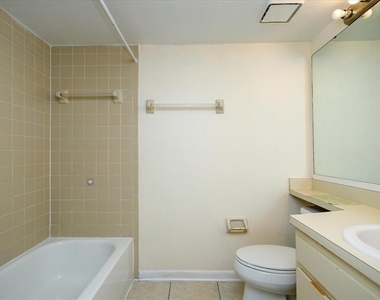 5013 Vineland Road - Photo Thumbnail 15