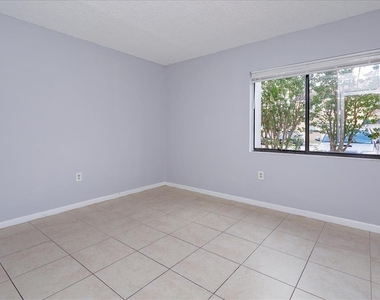 5013 Vineland Road - Photo Thumbnail 16