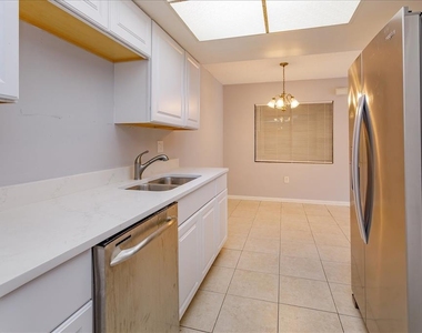 5013 Vineland Road - Photo Thumbnail 4