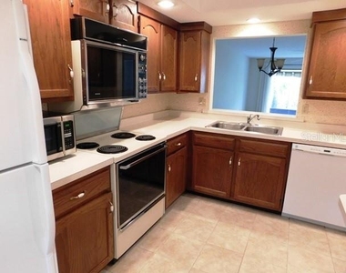 375 Three Lakes Lane - Photo Thumbnail 4