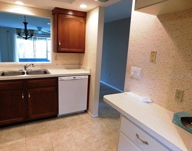 375 Three Lakes Lane - Photo Thumbnail 5
