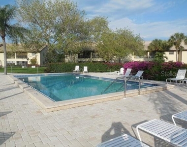 375 Three Lakes Lane - Photo Thumbnail 14