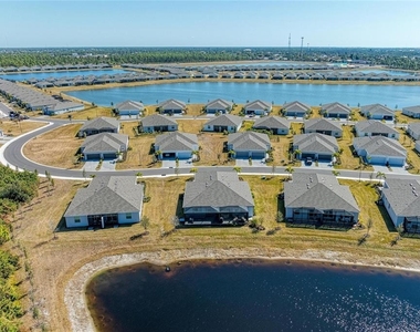 8613 Seasalt Loop - Photo Thumbnail 9