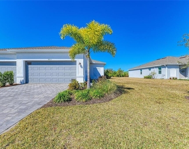 8613 Seasalt Loop - Photo Thumbnail 13