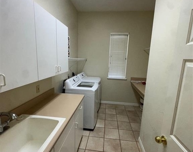 4404 Sw 91st Drive - Photo Thumbnail 13