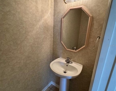 4404 Sw 91st Drive - Photo Thumbnail 9